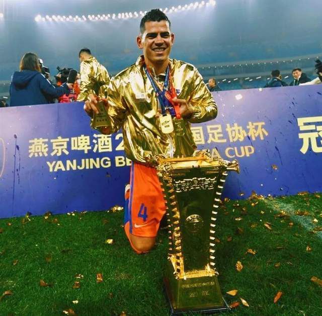 阿图尔表示可以在赛季结束后讨论留下的问题。
